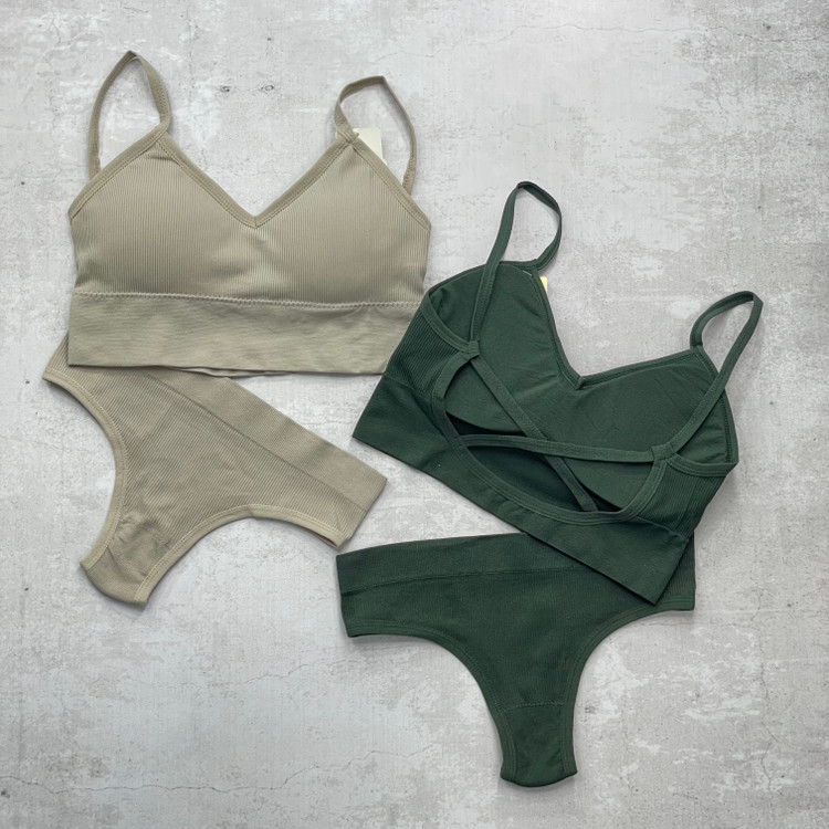 ست لباس زیر زنانه