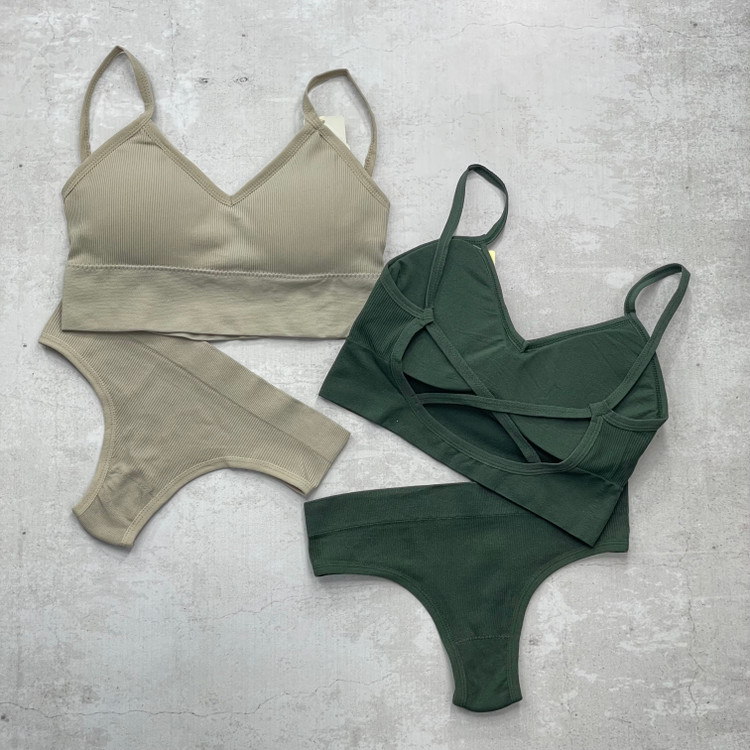 ست لباس زیر زنانه