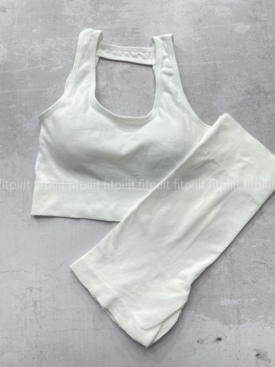 نیمتنه و بایکر سفید